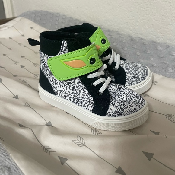 Baby yoda high tops - Picture 2 of 4